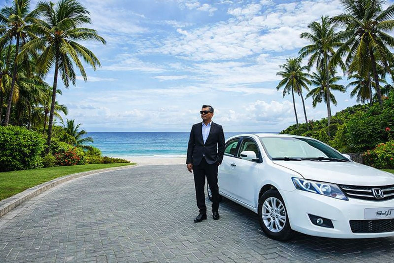 بررسی فنی و رفاهی خودروی آریو